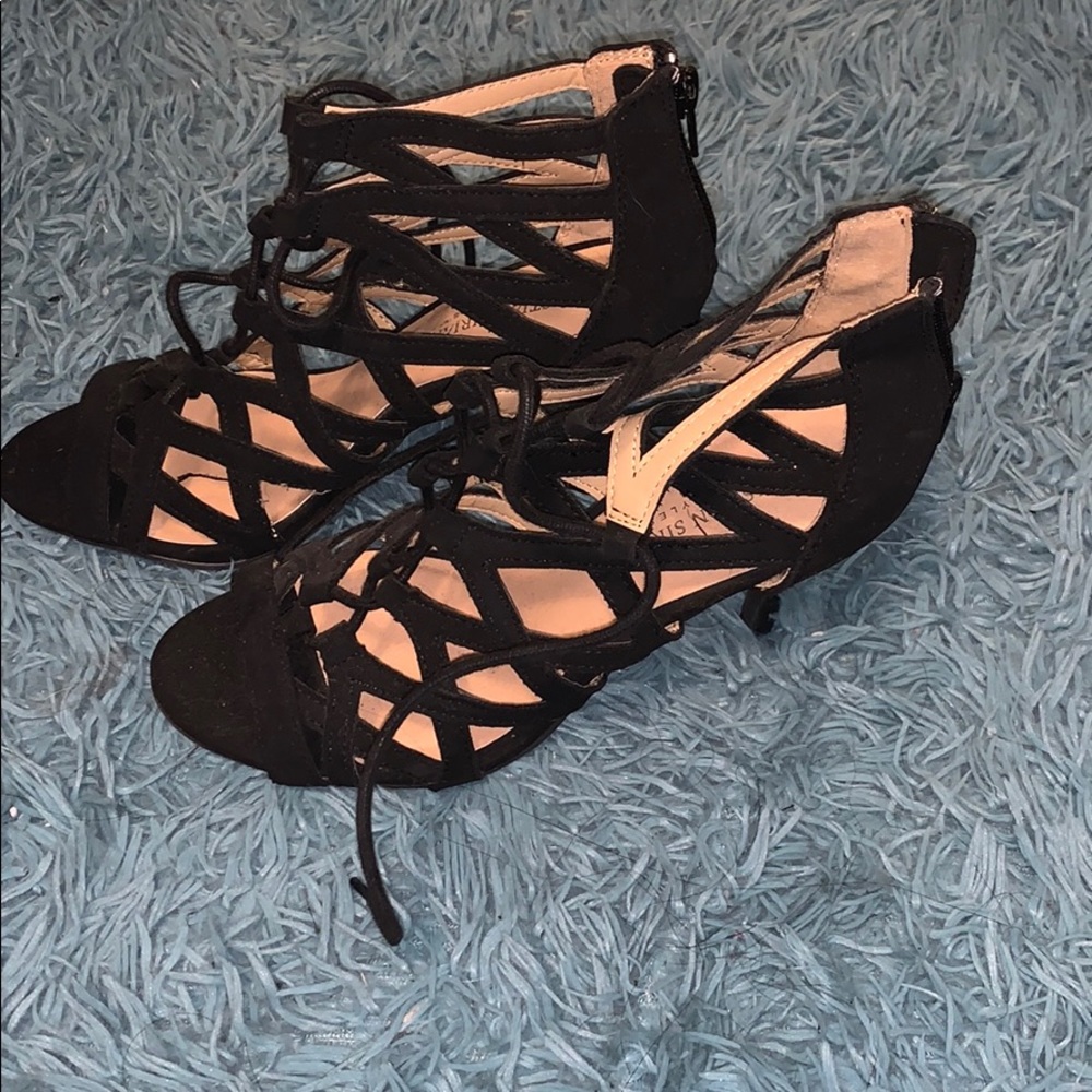 Heels - Picture 2 of 3